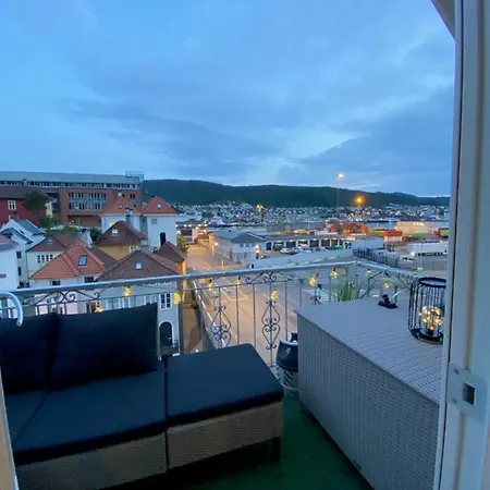 Apartment Penthouse With Private Balcony In The City Centre Of *
